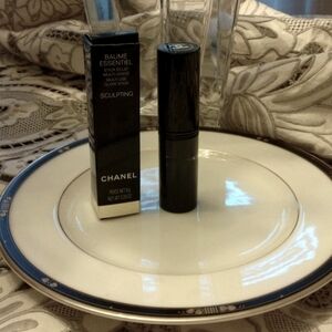 CHANEL Multi Use Glow Stick Sculpting